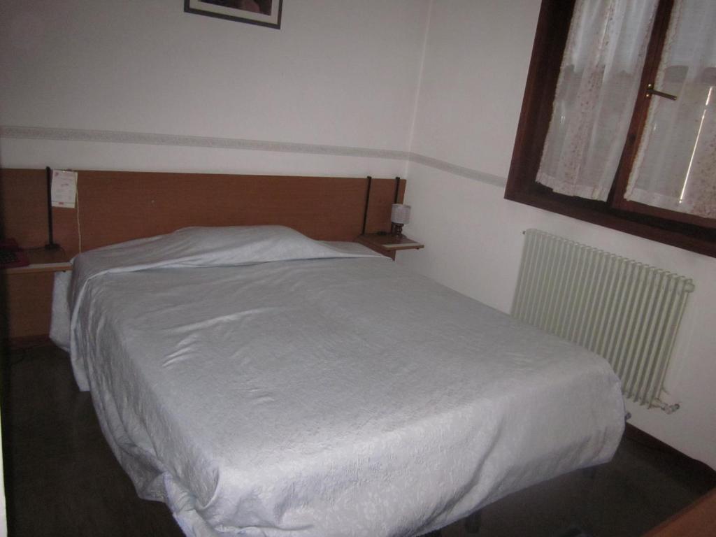 Albergo Leon Bianco Moggio Udinese Rum bild