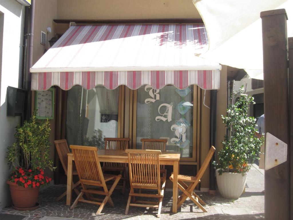 Albergo Leon Bianco Moggio Udinese Exteriör bild
