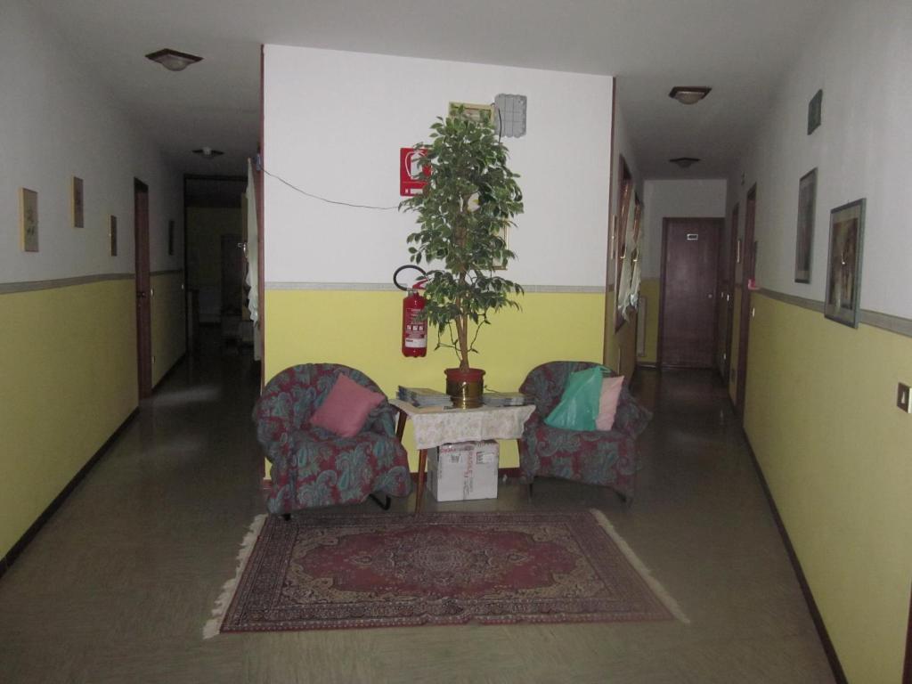 Albergo Leon Bianco Moggio Udinese Exteriör bild