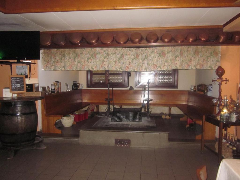 Albergo Leon Bianco Moggio Udinese Exteriör bild